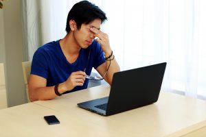 Proteggere gli occhi al computer